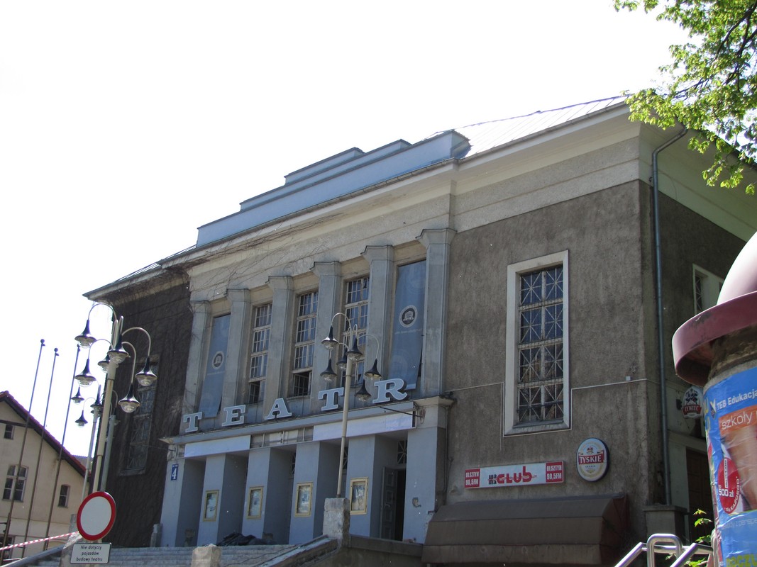 Teatr im. Stefana Jaracza w Olsztynie. Archiwalne zdjęcie budynku; nie przedstawia premiery spektaklu.
