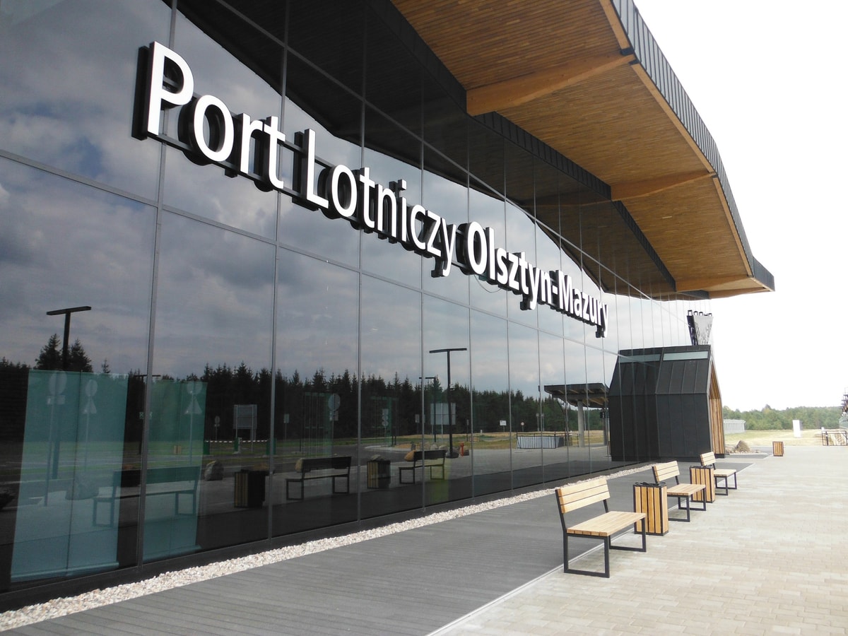 Terminal Portu Lotniczego Olsztyn-Mazury w Szymanach, 30 kwietnia 2016 r. Zdjęcie ilustracyjne.
