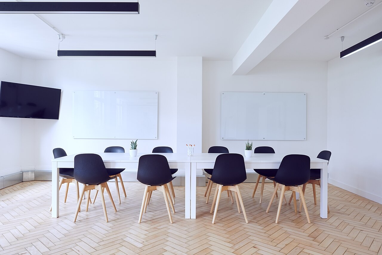 Sala konferencyjna; zdjęcie poglądowe, nie przedstawia Hotelu Marina Club ani forum w Sile.