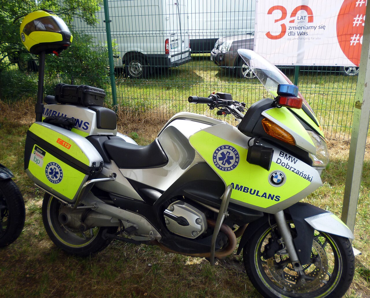 Motoambulans BMW RT 1200 w Krakowie, czerwiec 2018. Zdjęcie poglądowe; nie przedstawia jednostki z województwa warmińsko-mazurskiego.