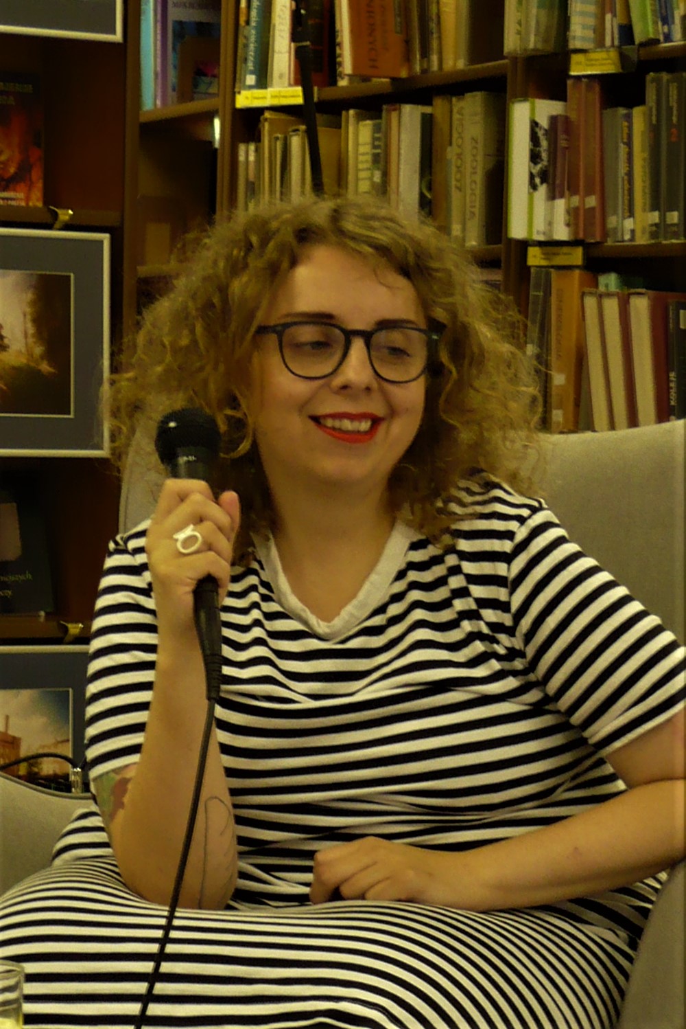 Emilia Konwerska podczas Festiwalu Góry Literatury w lipcu 2023 roku; zdjęcie archiwalne, nie przedstawia zapowiadanego spotkania w Olsztynie.