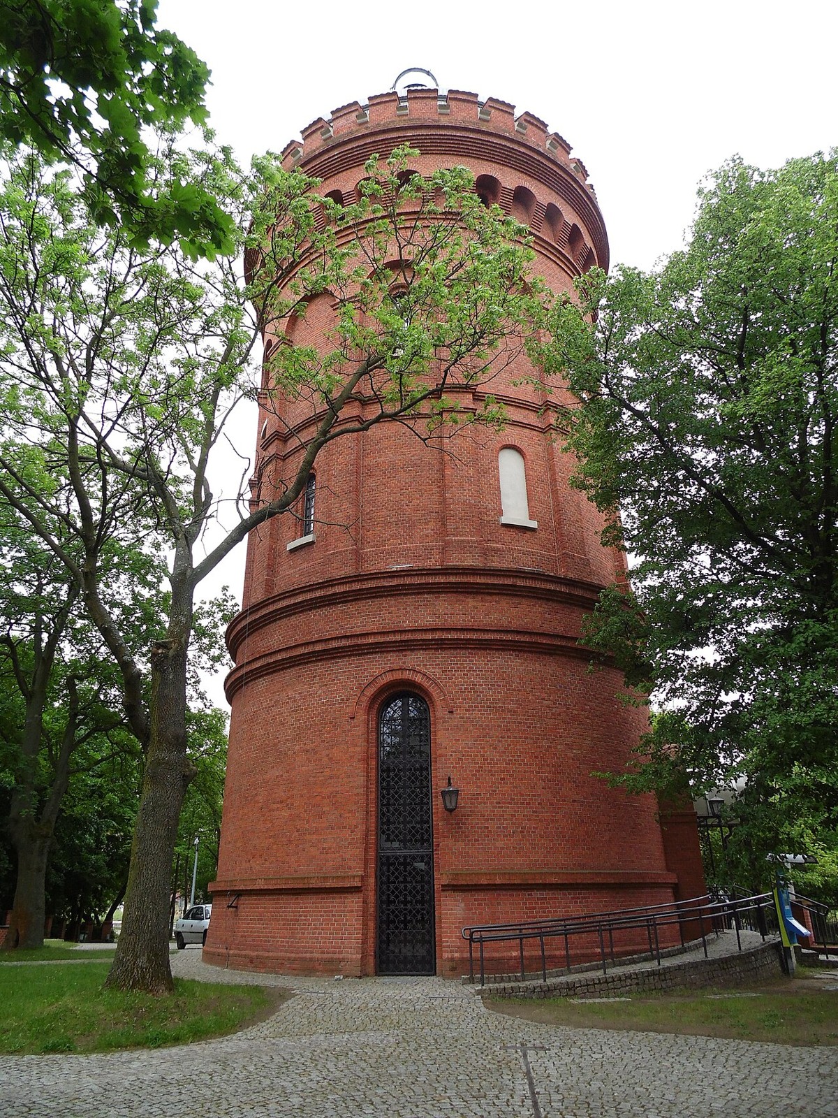Obserwatorium astronomiczne w Olsztynie; zdjęcie archiwalne jednego z miejsc na trasie zapowiedzianego spaceru, nie dokumentuje wydarzenia.