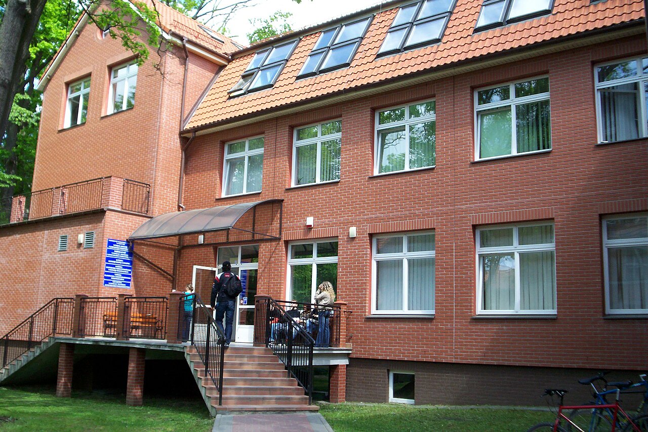Budynek Wydziału Geodezji i Gospodarki Przestrzennej UWM. Zdjęcie archiwalne i poglądowe tematu konferencji GIS; nie przedstawia miejsca obrad w 2026 roku.