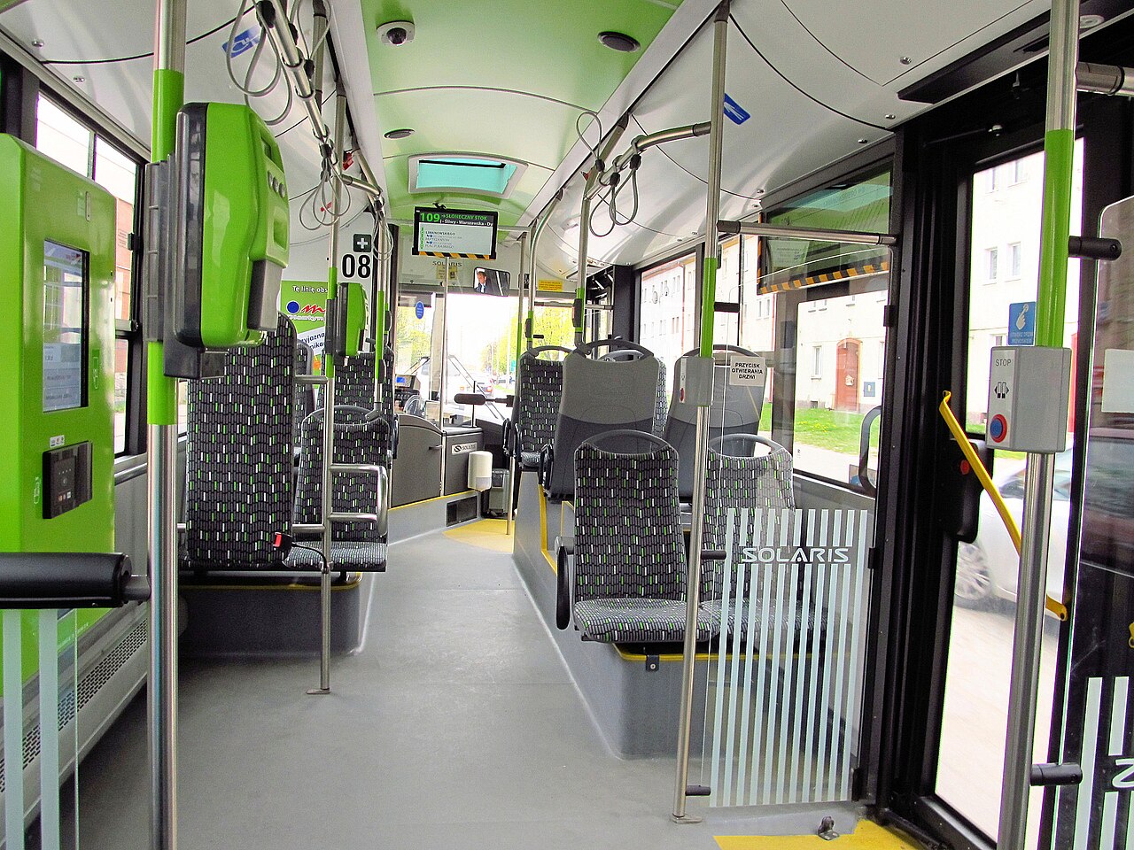 Wnętrze autobusu Solaris MPK Olsztyn w 2016 roku. Zdjęcie archiwalne, poglądowe; nie przedstawia Dzikobusa ani zapowiedzianych spotkań.