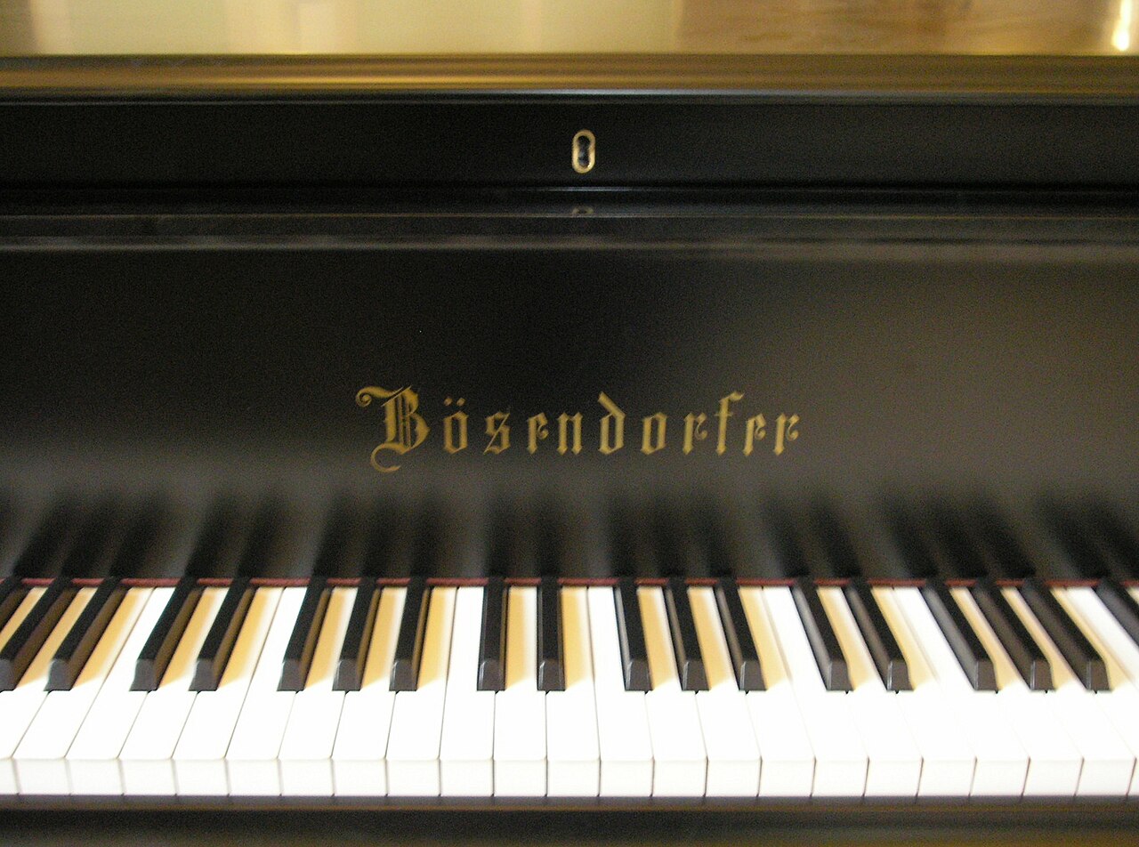 Klawiatura fortepianu Bösendorfer; zdjęcie poglądowe, nie przedstawia instrumentu z olsztyńskiego recitalu.