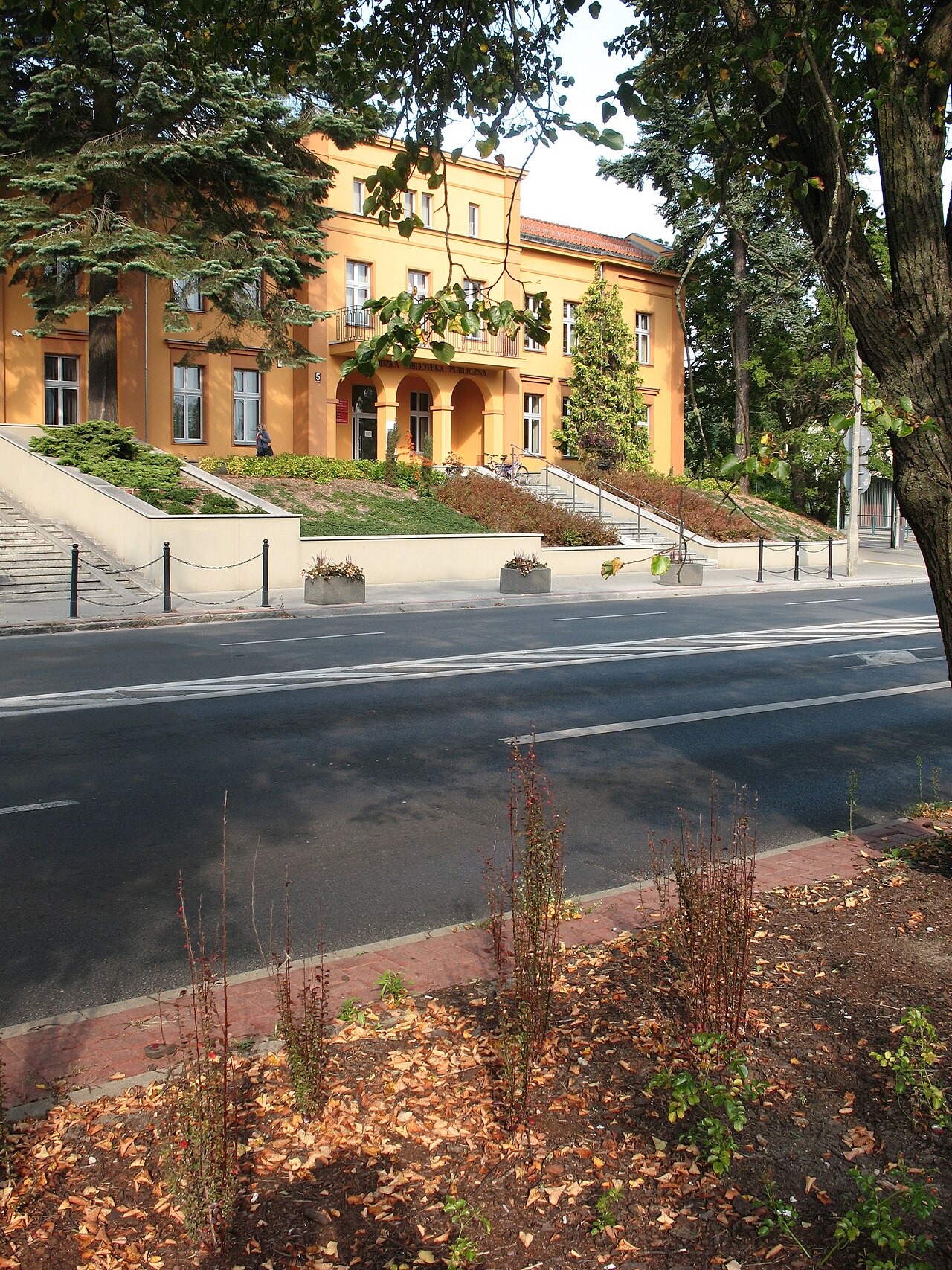 Budynek Wojewódzkiej Biblioteki Publicznej przy ul. 1 Maja 5 w Olsztynie; zdjęcie archiwalne z 2020 roku. Zapowiadane szkolenie odbędzie się online.