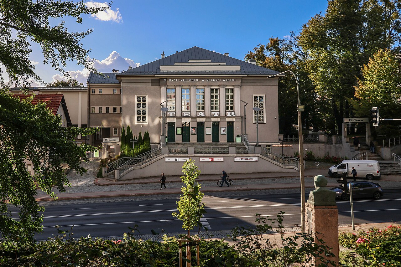 Teatr im. Stefana Jaracza w Olsztynie na fotografii z 22 września 2026 roku. Zdjęcie budynku, nie przedstawienia.