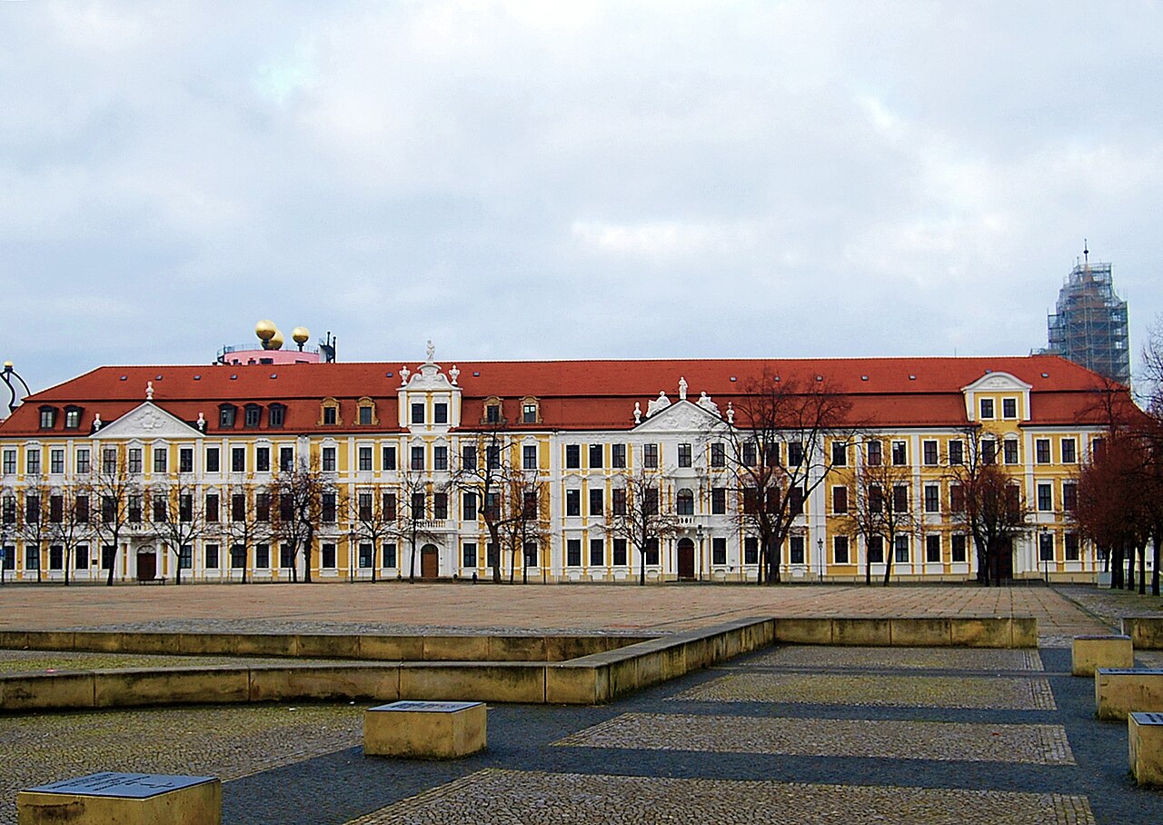 Landtag Saksonii-Anhalt przy Domplatz w Magdeburgu, fotografia z 24 grudnia 2007 r.