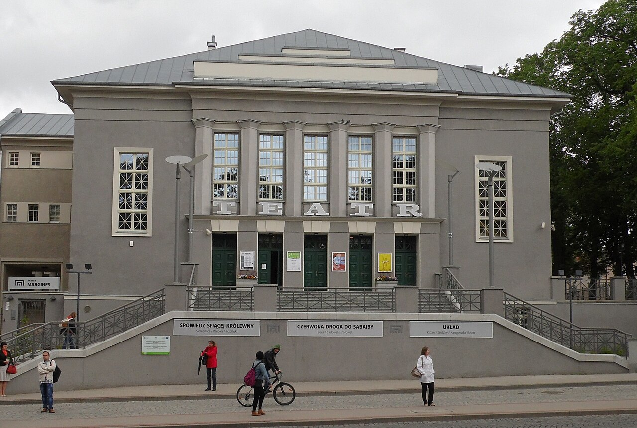 Teatr im. Stefana Jaracza w Olsztynie na archiwalnym zdjęciu z 2014 roku. Fotografia ilustracyjna do informacji o naborze do rady młodych.