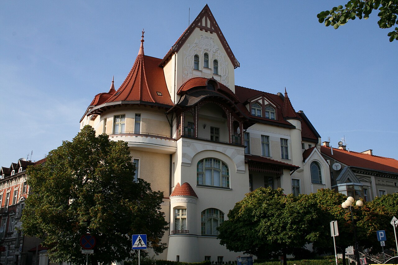 Kamienica Naujacka przy ulicy Dąbrowszczaków 3 w Olsztynie. Zdjęcie archiwalne budynku, nie przedstawia wydarzenia MOK.