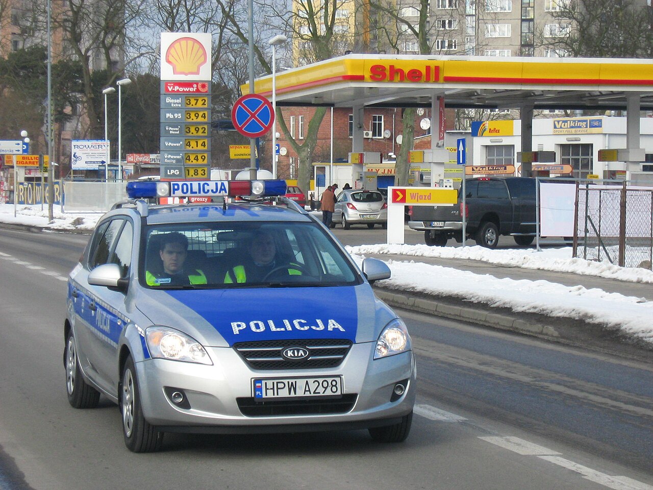 Radiowóz Kia w Świnoujściu w 2009 roku. Zdjęcie archiwalne i poglądowe; nie przedstawia akcji Gmina w powiecie olsztyńskim.