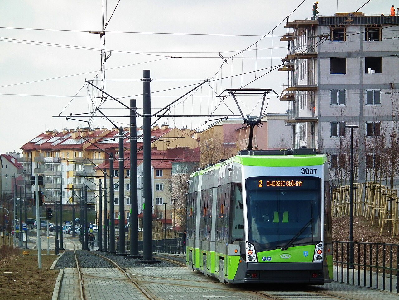 Olsztyński tramwaj Solaris Tramino na archiwalnym zdjęciu z marca 2016 roku. Ilustracja komunikacji miejskiej; zdjęcie nie przedstawia aplikacji Nasz Olsztyn.
