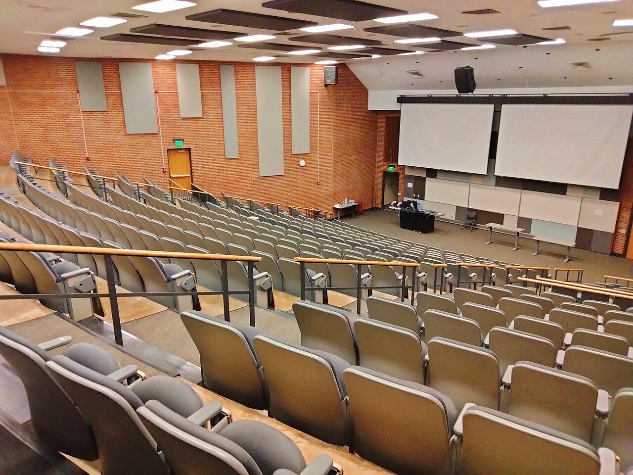 Sala wykładowa w Morton Hall na Ohio University w USA, czerwiec 2024. Zdjęcie poglądowe do tematu wykładów, nie Aula Dietrichów ani wnętrze UWM.